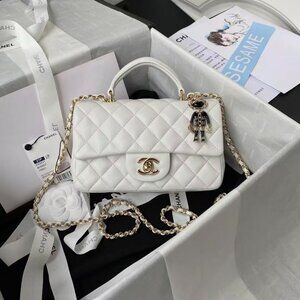 Classic CHANEL Bag: A Stylish and Versatile Choice for Elegance